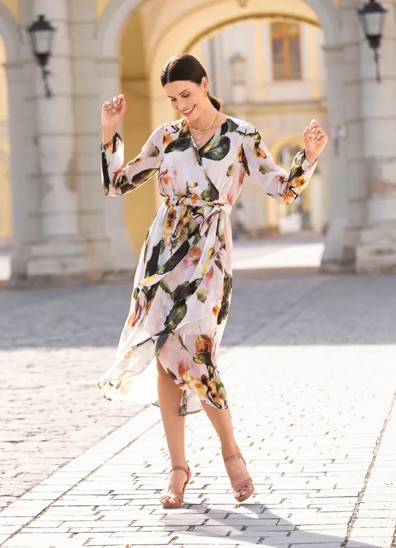 Neuheit Kleid mit Bindegürtel